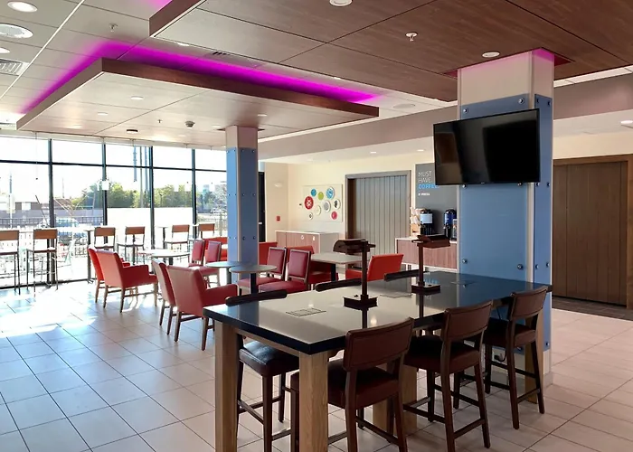 Hotel Express & - North - Happy Valley By Ihg 3*