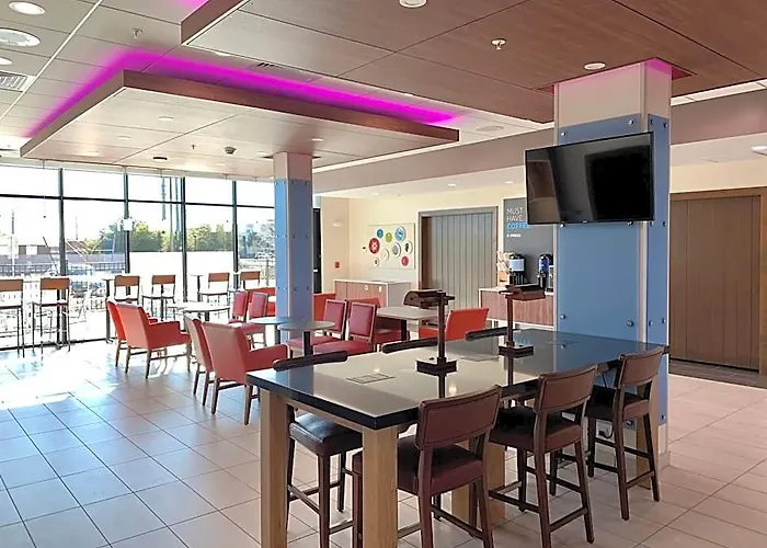 Express & - North - Happy Valley By Ihg Phoenix