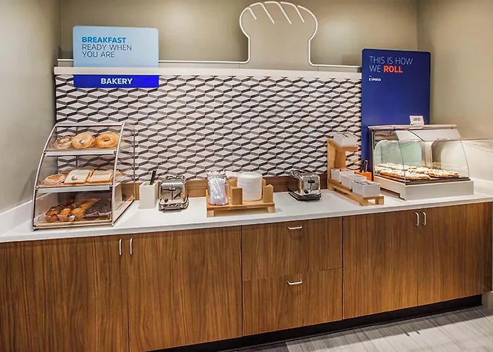 Express & - North - Happy Valley By Ihg